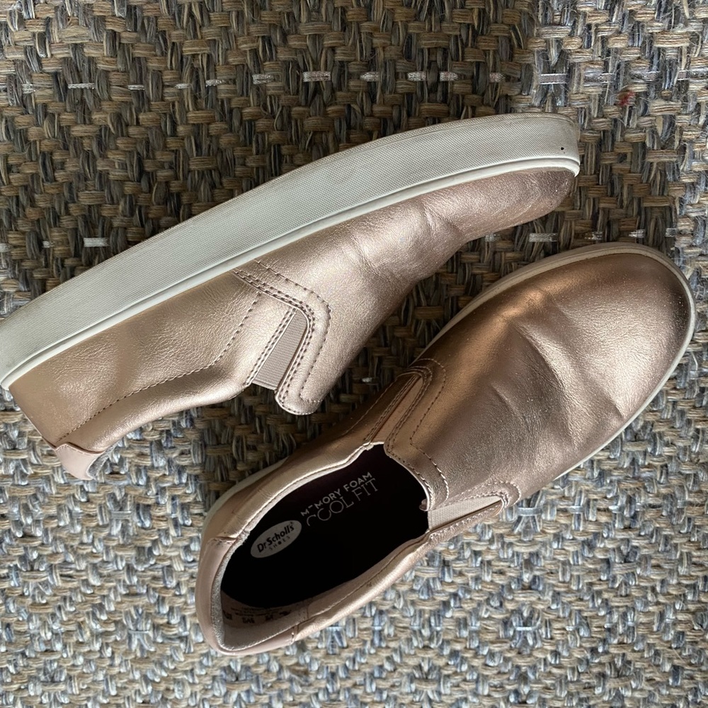 Gold sneaker/flat